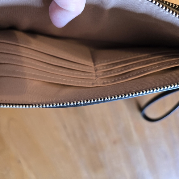 Coach Like New CF447 Contrast Double Zip Wallet Wristlet Chalk White & Black - Picture 5 of 12